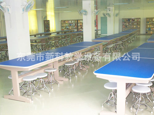 <a href='http://m.weizhuanxing.com/chanpin/110-1.html' target='1' style='font-size:18px; font-weight:bold; color:#000000;'>圖書閱覽室</a>8