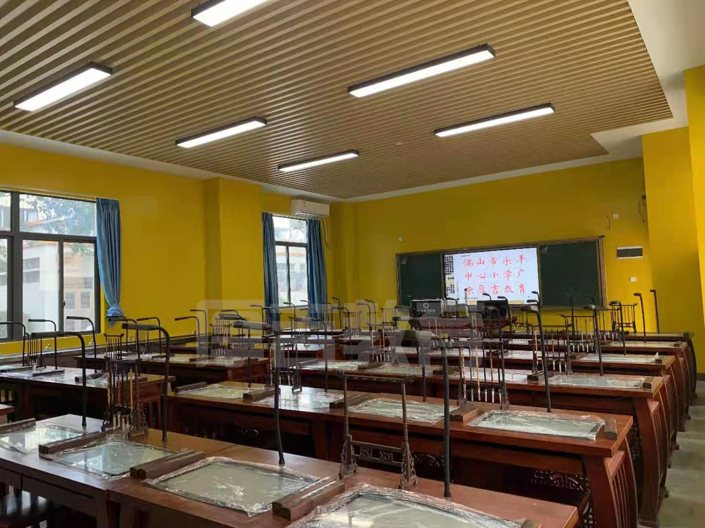 智慧<a href='http://m.weizhuanxing.com/chanpin/57-1.html' target='1' style='font-size:18px; font-weight:bold; color:#000000;'>書法室</a>