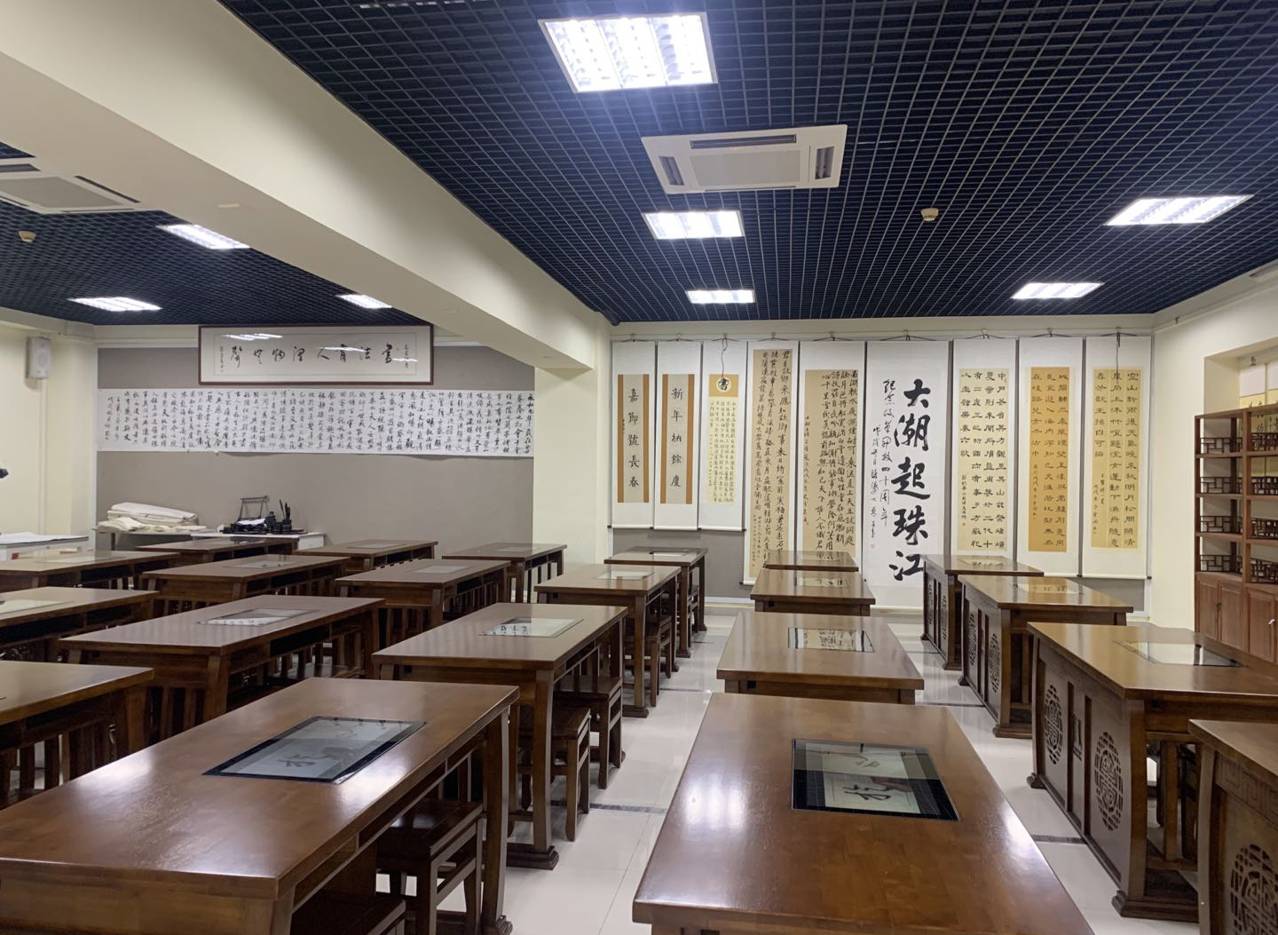 <a href='http://m.weizhuanxing.com/chanpin/57-1.html' target='1' style='font-size:18px; font-weight:bold; color:#000000;'>書法室</a>